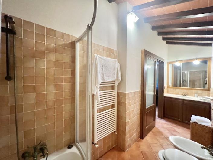 Image No.20-3 Bed Farmhouse for sale