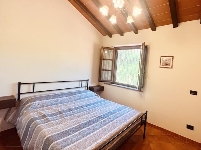 Image No.12-3 Bed Farmhouse for sale