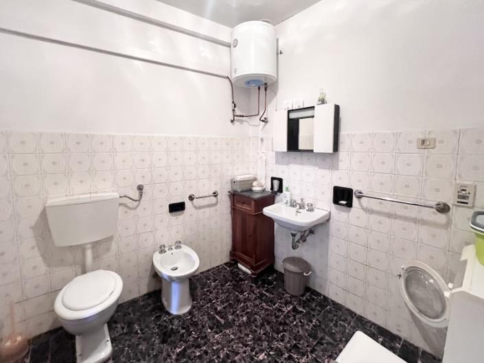 Image No.12-2 Bed House for sale