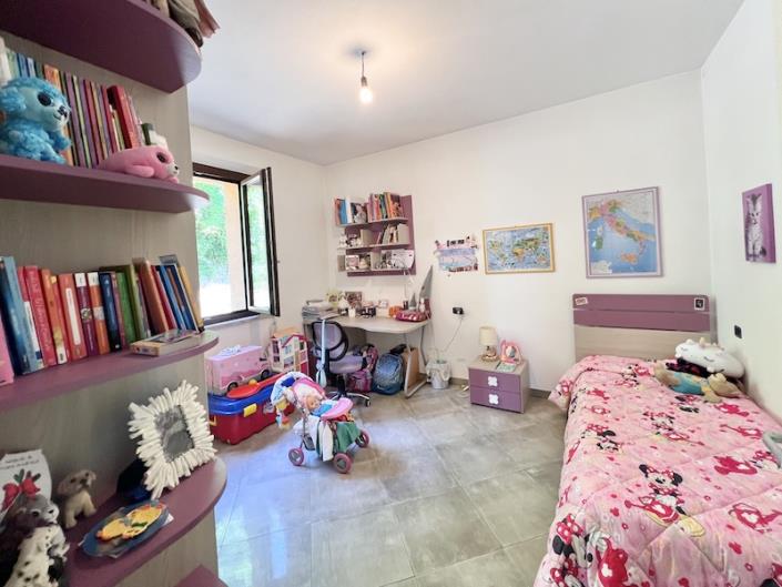 Image No.14-3 Bed House for sale