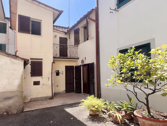 Image No.1-2 Bed House for sale