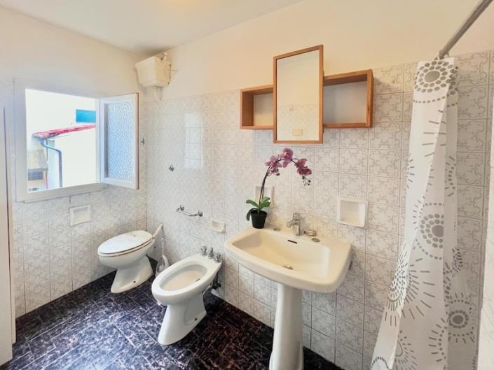 Image No.2-2 Bed House for sale