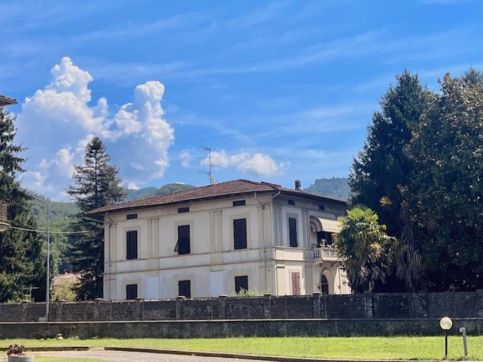 Image No.2-6 Bed Villa / Detached for sale