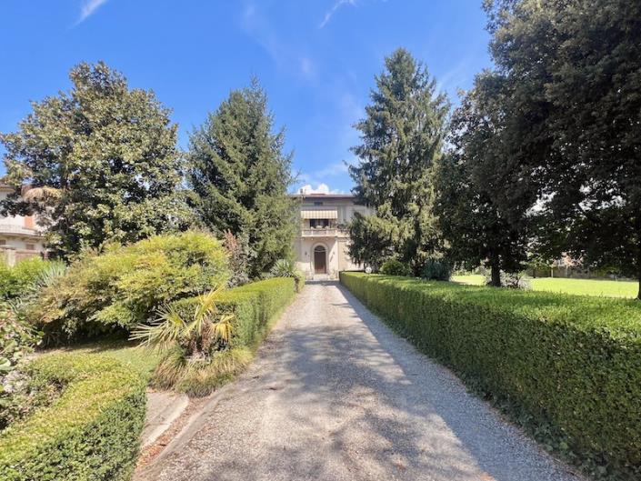 Image No.1-6 Bed Villa / Detached for sale