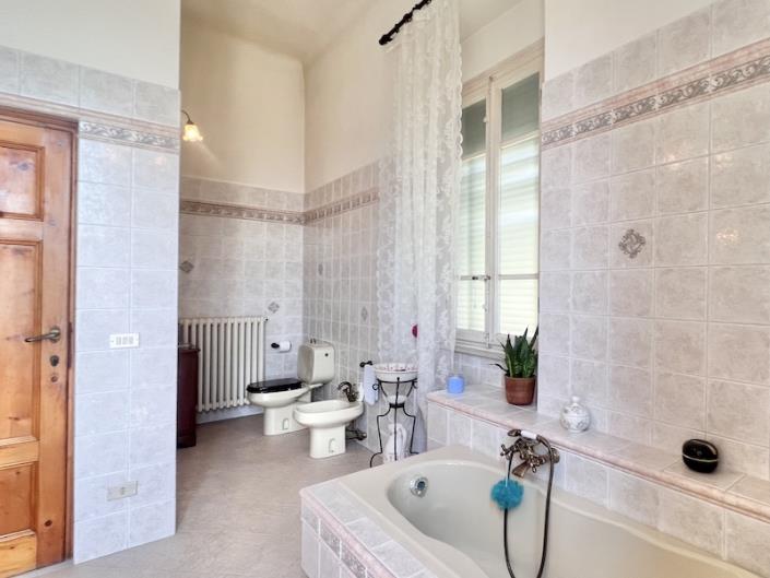 Image No.29-6 Bed Villa / Detached for sale