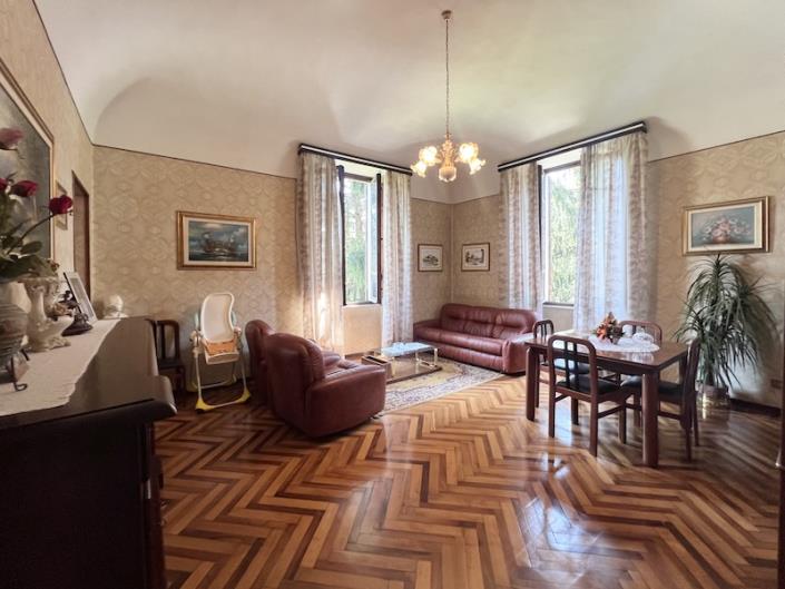 Image No.12-6 Bed Villa / Detached for sale