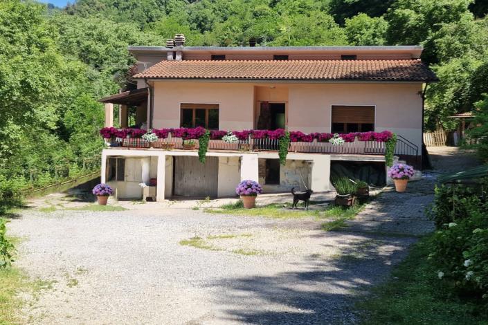 Image No.1-3 Bed House for sale