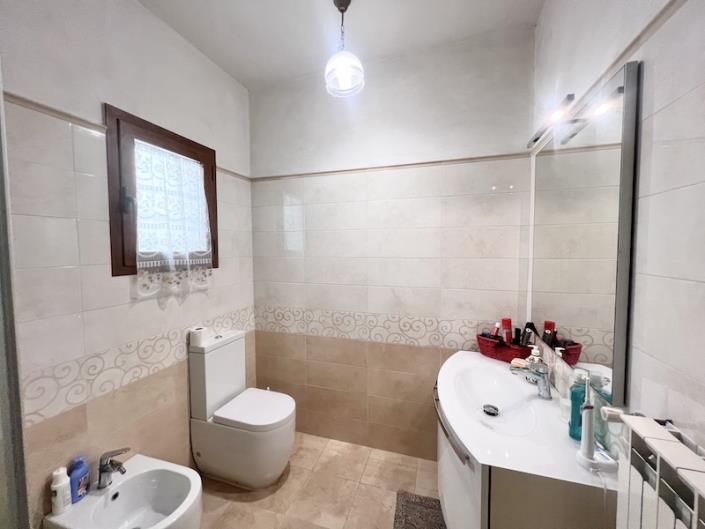 Image No.8-2 Bed House for sale