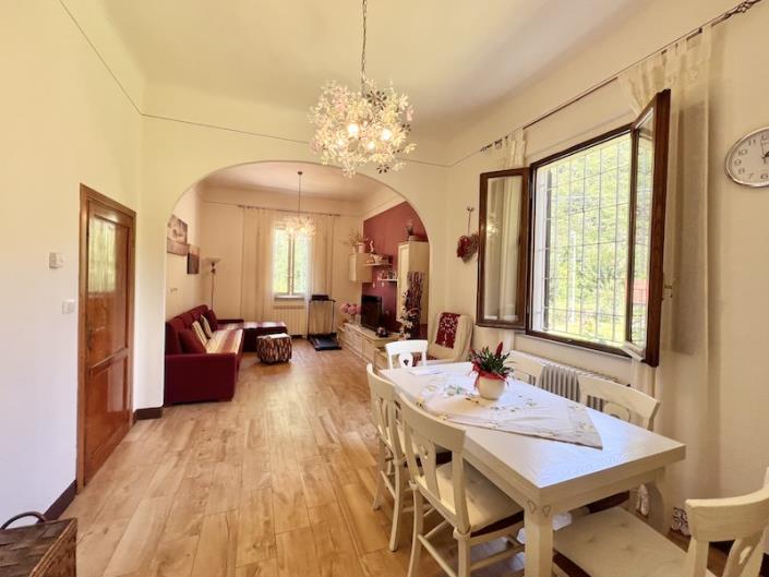 Image No.12-2 Bed House for sale