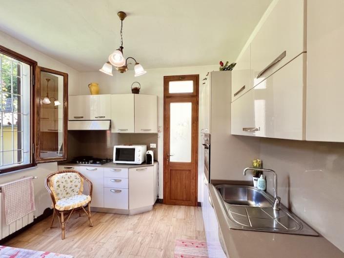 Image No.18-2 Bed House for sale