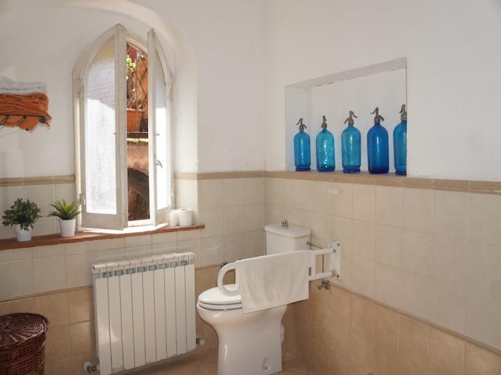 Image No.6-6 Bed House for sale