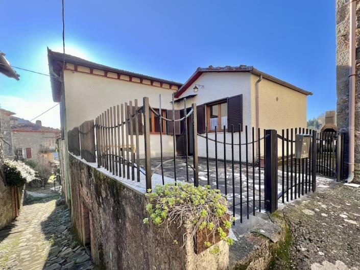 Image No.1-3 Bed Townhouse for sale