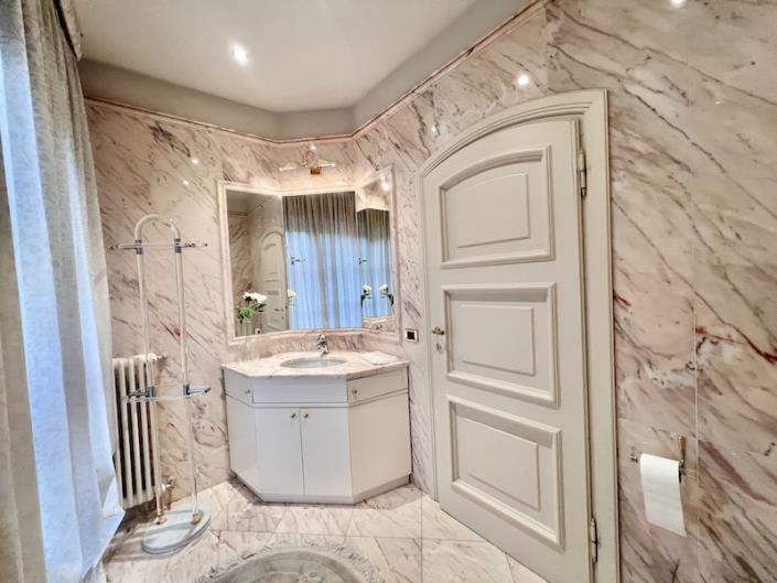 Image No.19-5 Bed Villa for sale