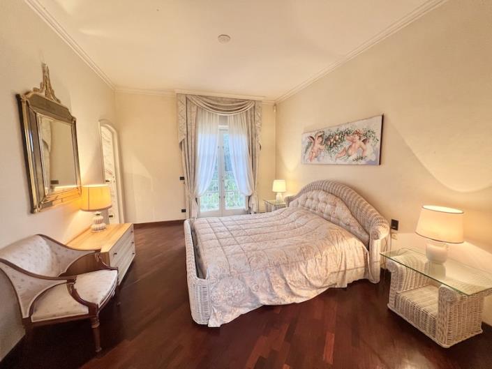 Image No.21-5 Bed Villa for sale