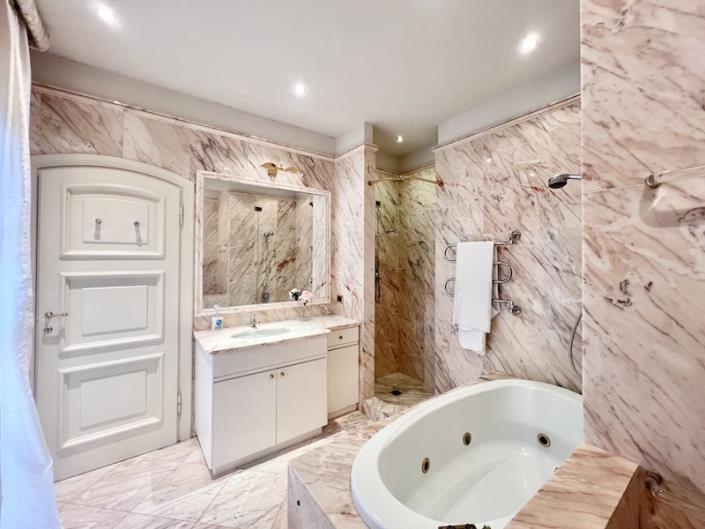 Image No.14-5 Bed Villa for sale