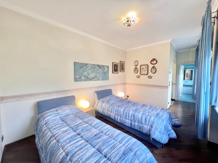 Image No.34-5 Bed Villa for sale