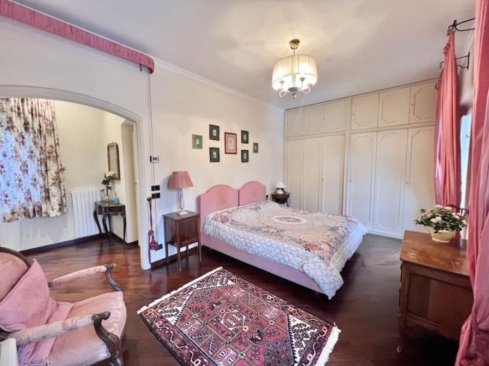 Image No.37-5 Bed Villa for sale