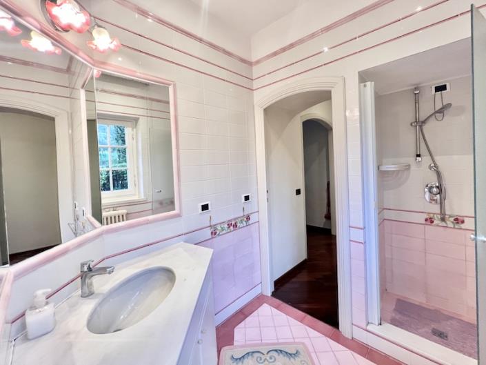 Image No.31-5 Bed Villa for sale