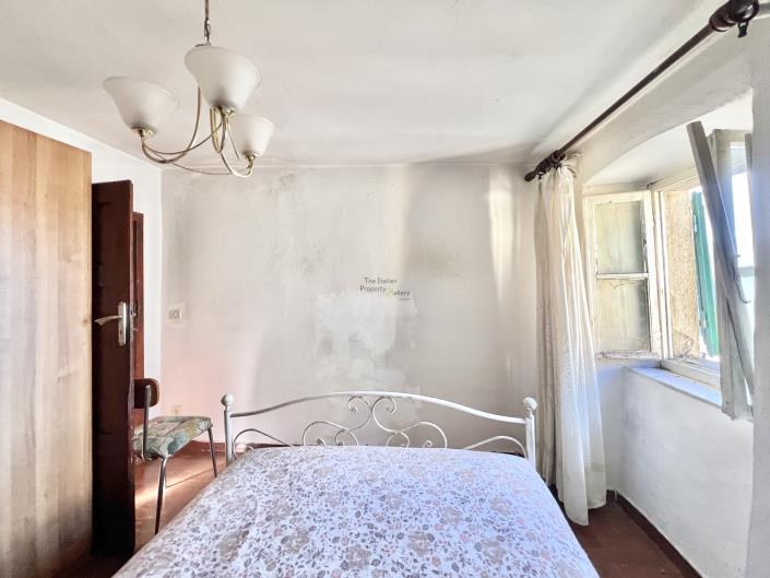 Image No.21-2 Bed Semi-Detached for sale