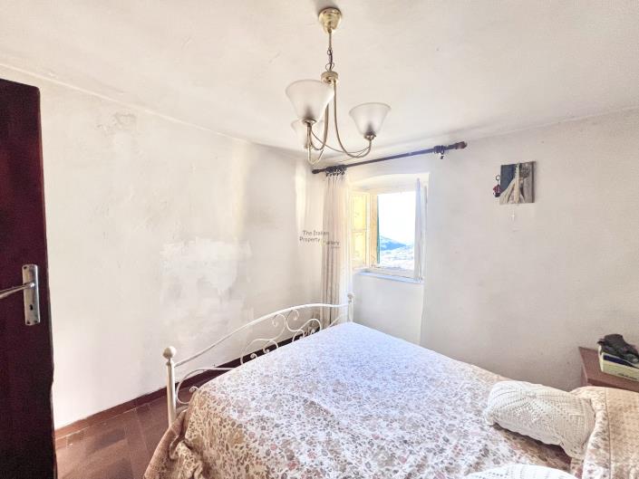 Image No.25-2 Bed Semi-Detached for sale