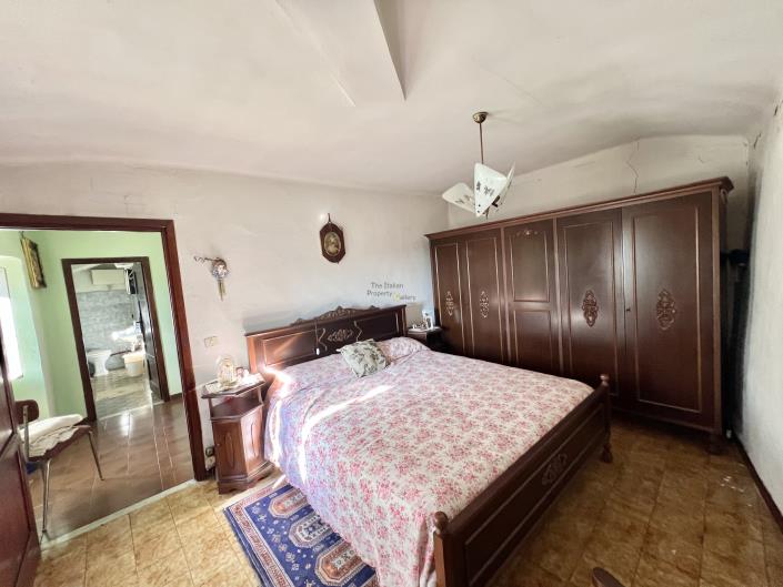 Image No.13-2 Bed Semi-Detached for sale