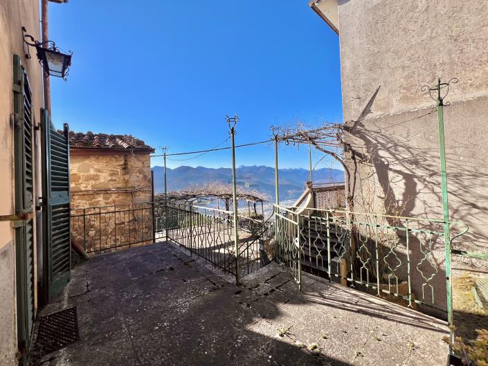 Image No.28-2 Bed Semi-Detached for sale