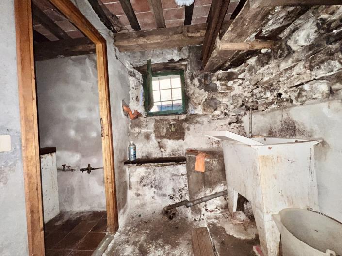 Image No.29-2 Bed Semi-Detached for sale