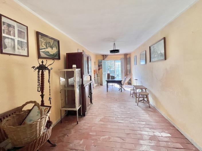 Image No.8-3 Bed House for sale