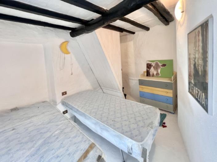 Image No.10-2 Bed Country House for sale