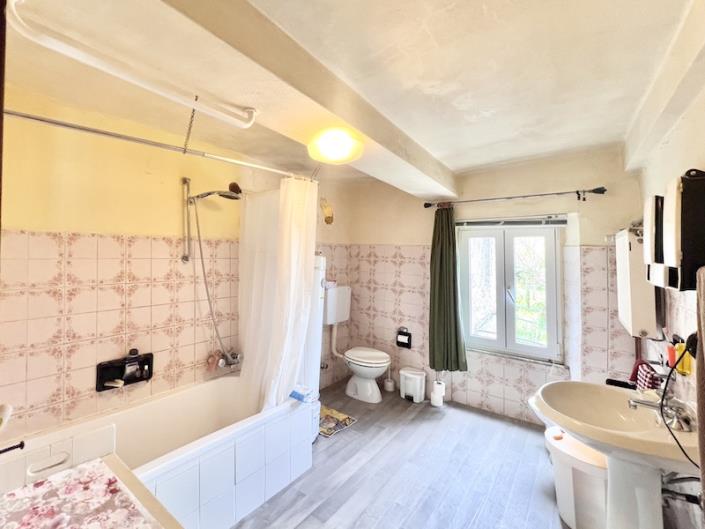 Image No.8-3 Bed House for sale