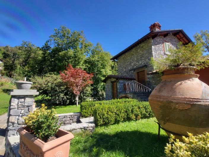 Image No.11-7 Bed Country Property for sale