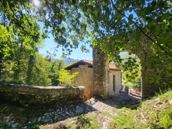 Image No.28-7 Bed Country Property for sale