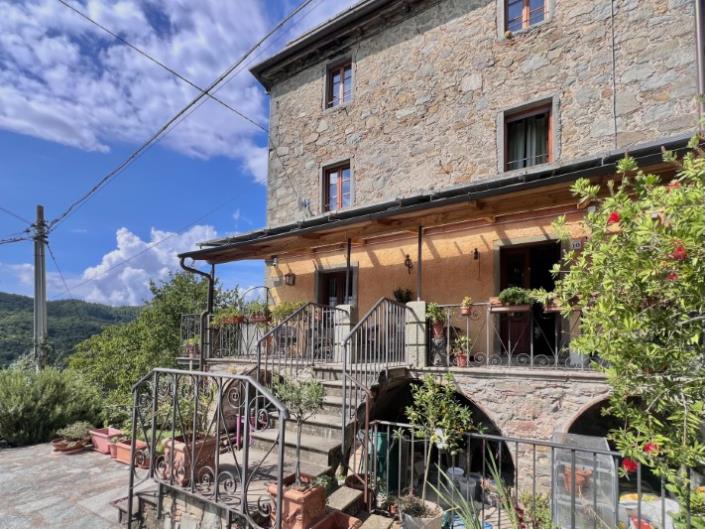 Image No.1-5 Bed House for sale