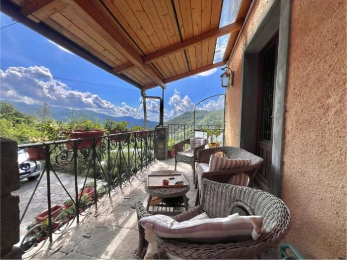 Image No.3-5 Bed House for sale