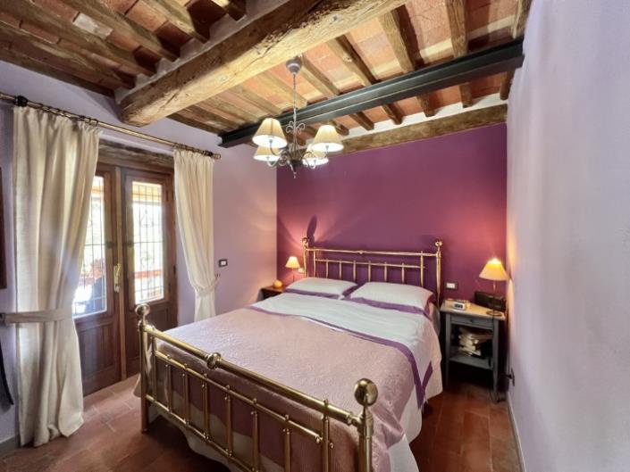 Image No.8-5 Bed House for sale