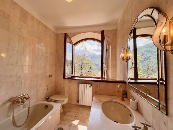 Image No.3-6 Bed Villa for sale