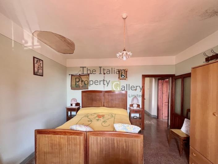 Image No.9-3 Bed House for sale