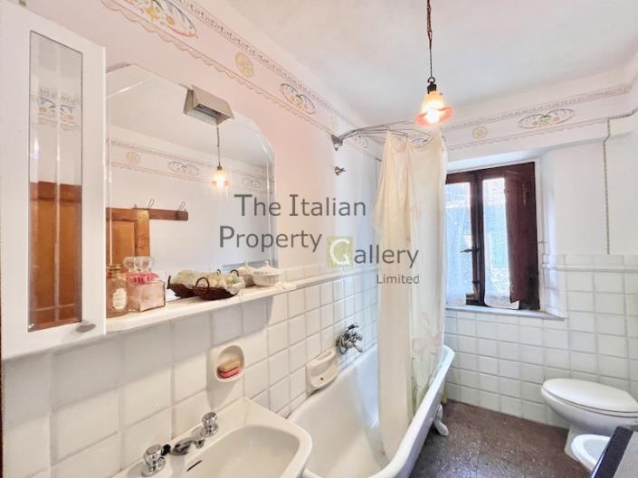 Image No.3-3 Bed House for sale