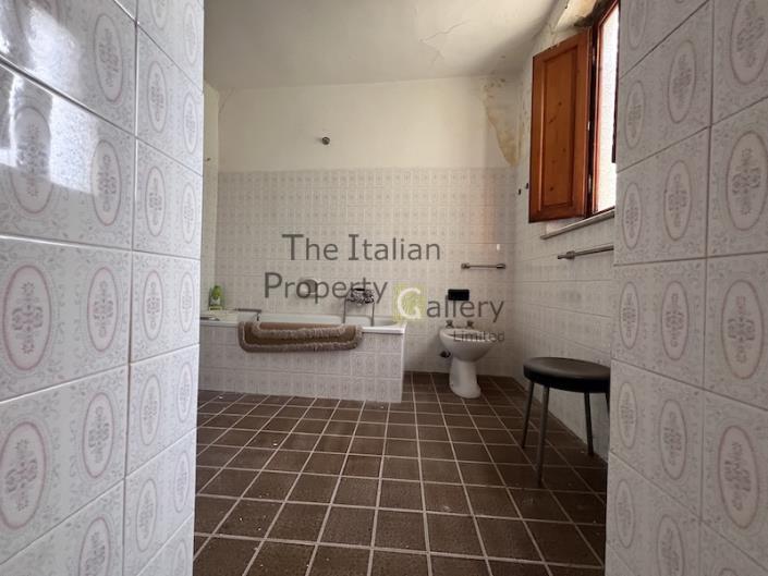 Image No.16-3 Bed House for sale