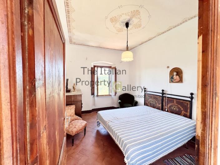 Image No.3-5 Bed House for sale