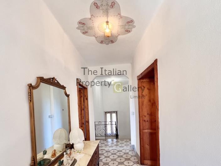 Image No.12-5 Bed House for sale