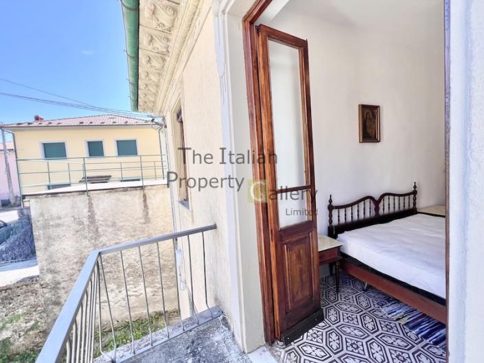 Image No.5-5 Bed House for sale