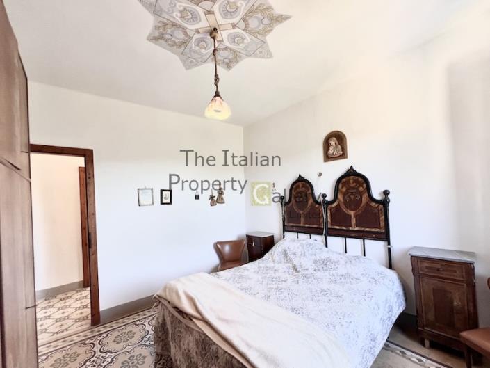 Image No.17-5 Bed House for sale