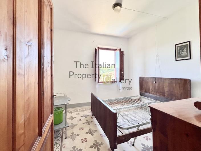 Image No.18-5 Bed House for sale