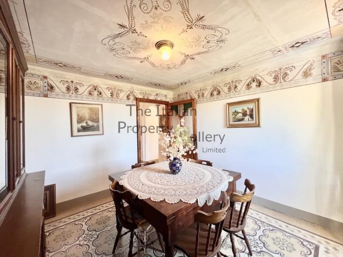 Image No.2-5 Bed House for sale