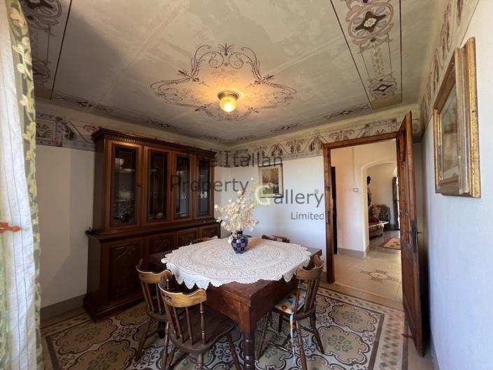 Image No.11-5 Bed House for sale