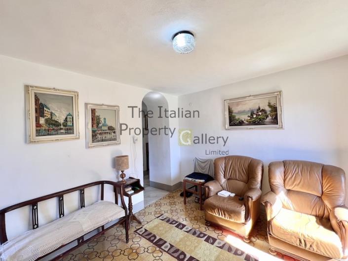 Image No.24-5 Bed House for sale