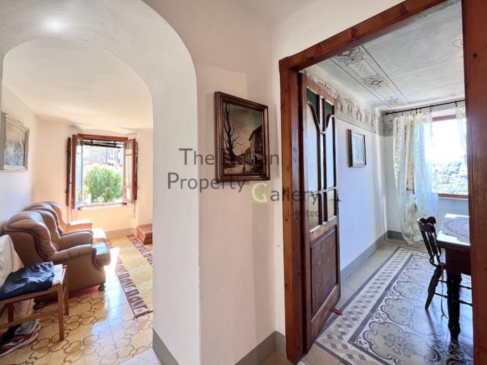 Image No.25-5 Bed House for sale