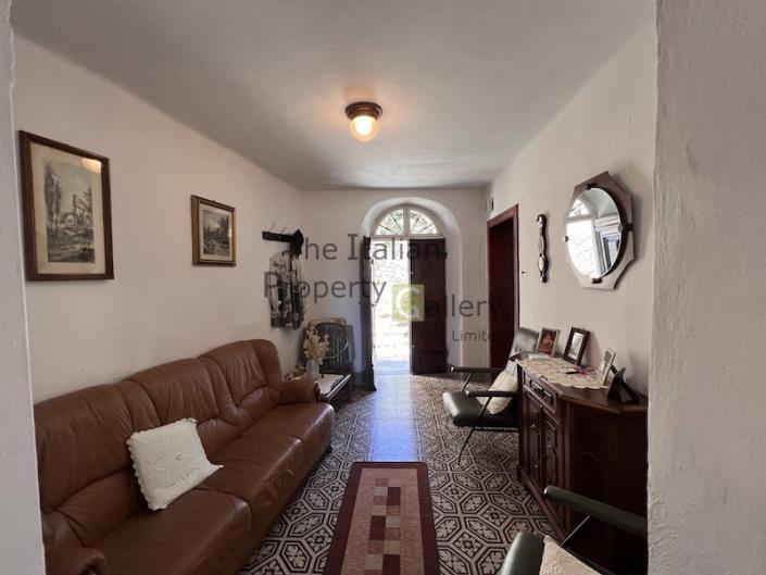 Image No.26-5 Bed House for sale