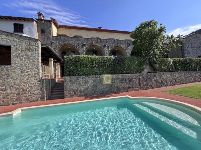 Image No.1-7 Bed Villa for sale